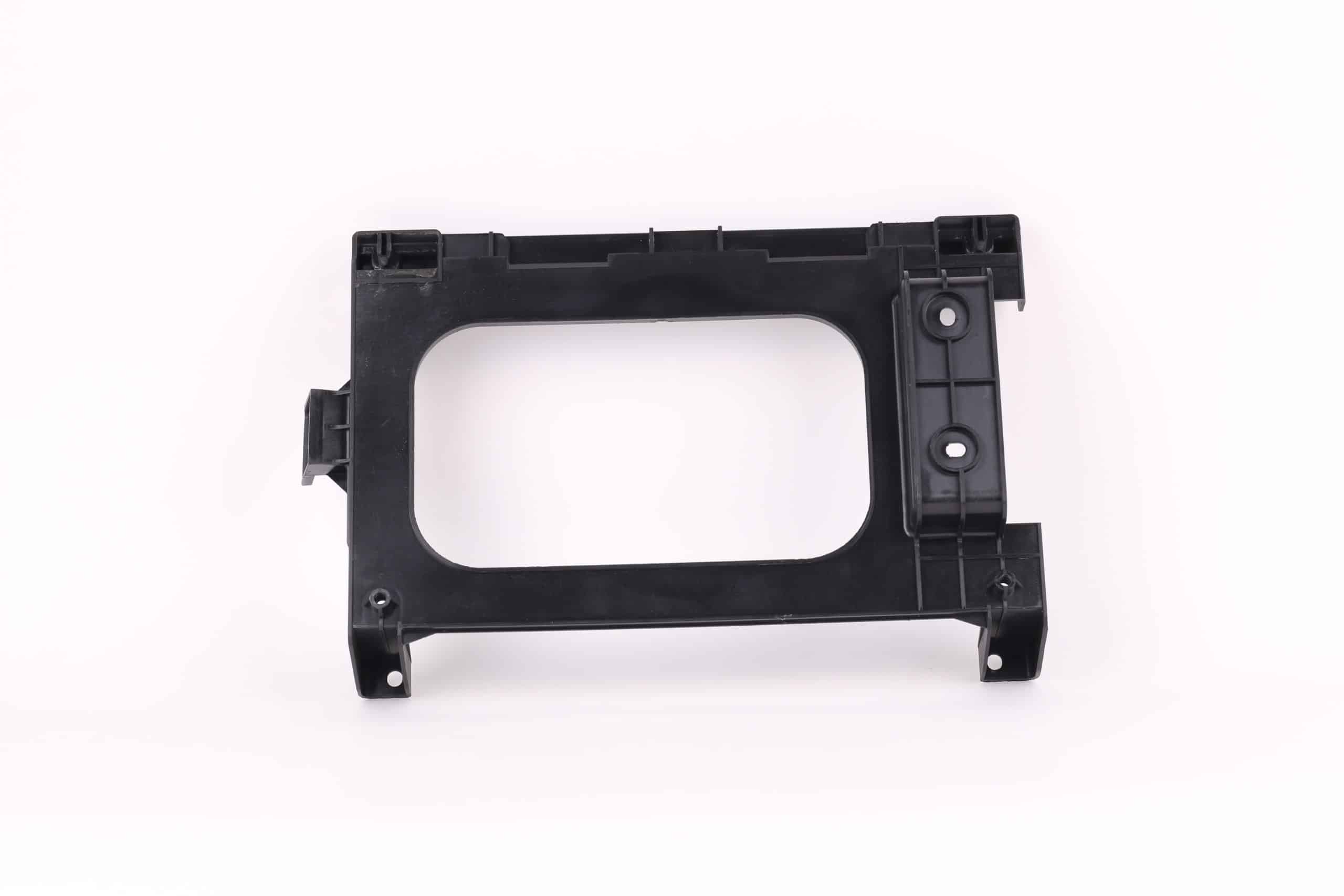 Diverses pièces plastiques, supports, etc… | 81A 907 390 (2)